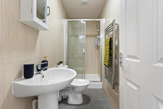 3 bed Flat to rent Image 10