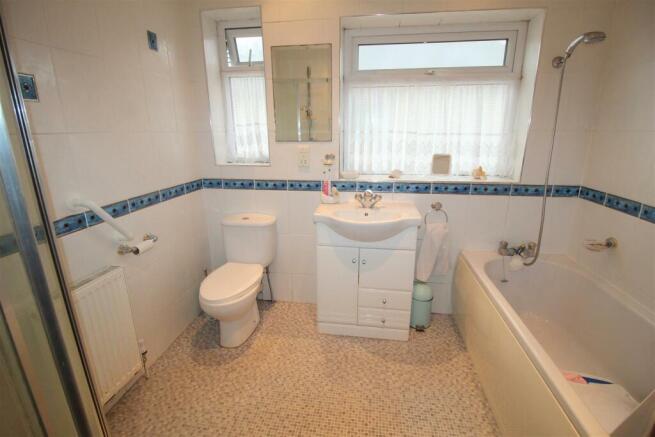 Grasmere Road, 37, bathroom.JPG