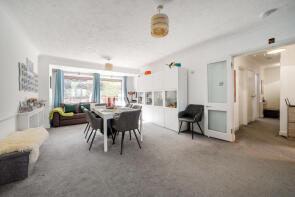 Flat 3, 12 Lambourn House, Holmbury Park, Bromley BR1 2WB