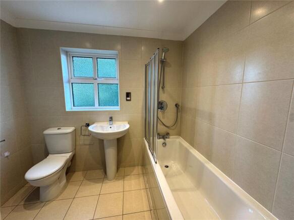 4 bed Detached to rent Image 10
