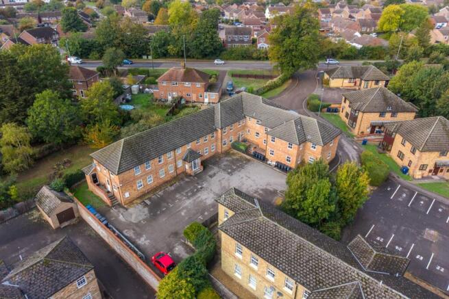 2-bed flat on Linclare Place, Eaton Ford, St. Neots, Cambridgeshire, PE19 7AH, £150,000