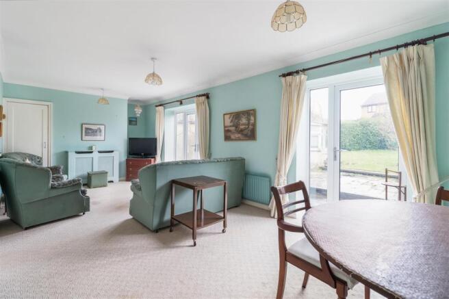 LIVING/DINING ROOM