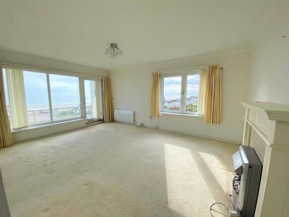 12 Tobago -Lounge2.jpg