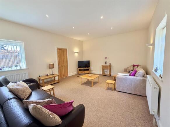 2 bed House for sale Image 5