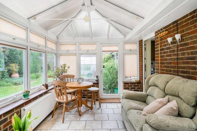 Chappell Close, Liphook, Hampshire photo 4