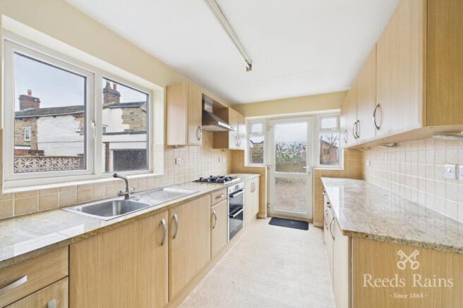 4 bed Detached for sale Image 8