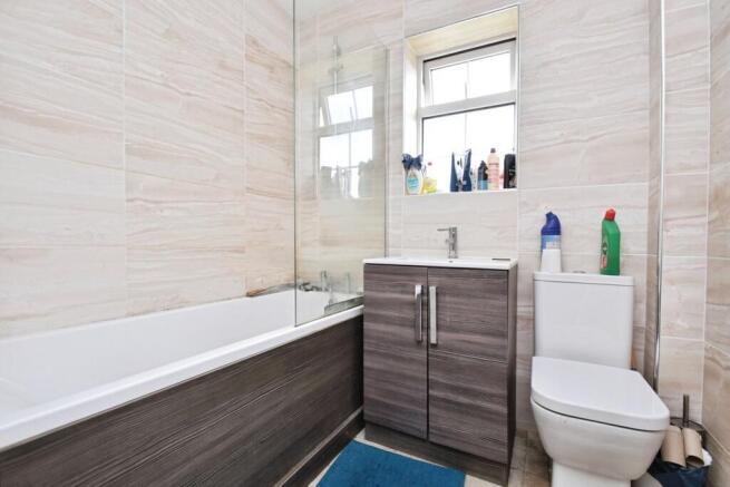 6 bed Detached for sale Image 9