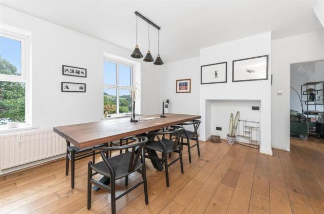 4 bed Detached for sale Image 7