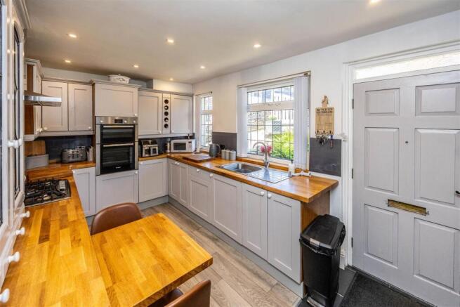 3 bed Detached Bungalow for sale Image 4