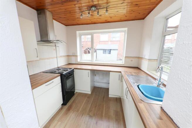3 bed Semi-Detached for sale Image 6