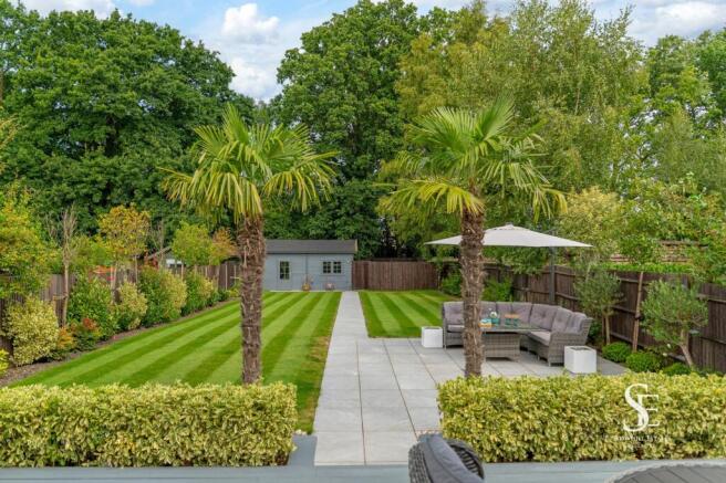Garden to garage / summer house