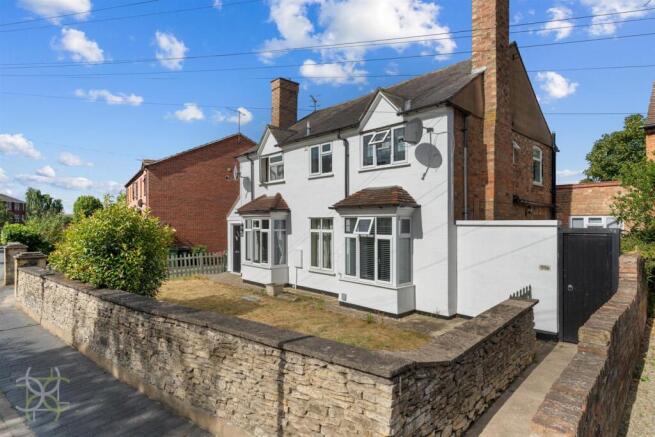 2-bed terraced on Church Street, Evesham, £250,000