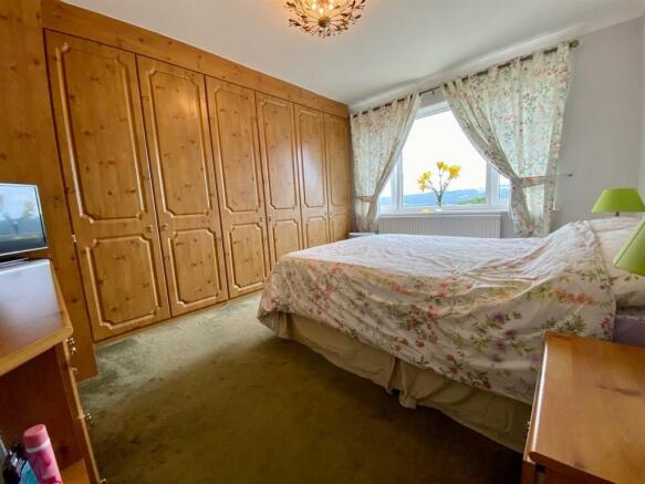 bed 2.jpg