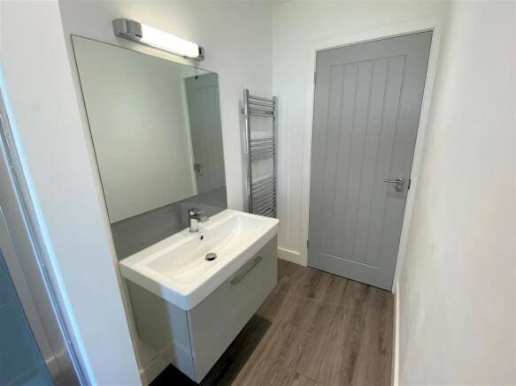 21 East Road Driveway Shower Room
