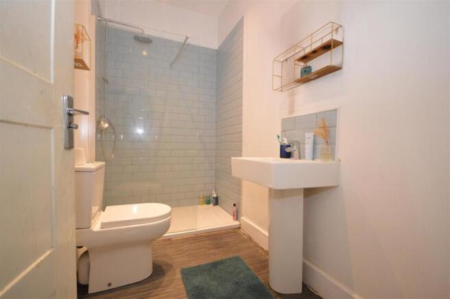 4 bed Detached for sale Image 6