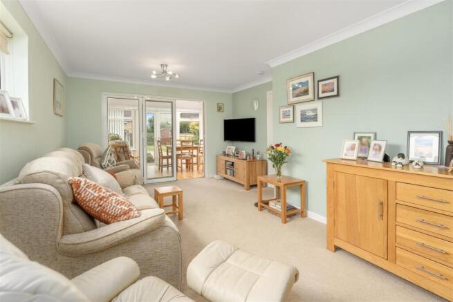 1 Deers Close, Bodicote-5.jpg