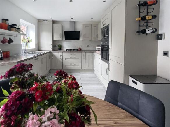 4 bed Town House for sale Image 6