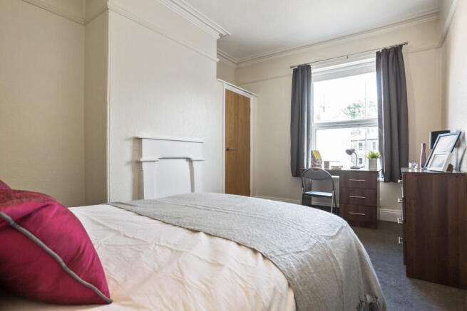 5 bed House to rent Image 6