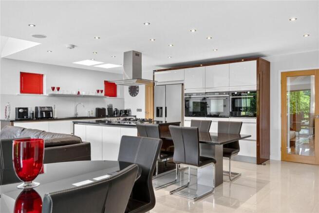 4 bed Detached for sale Image 5