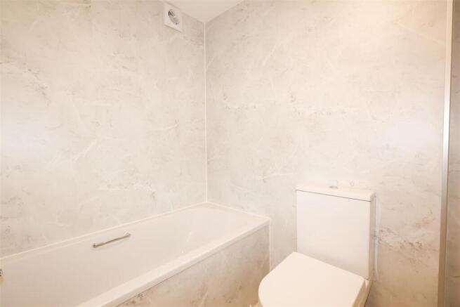 3 bed Flat to rent Image 4