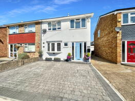 60, Halt Drive, Linford SS17 0RA
