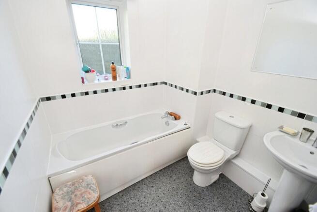 2 bed Ground Flat for sale Image 12