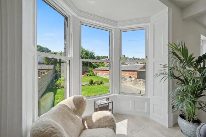 6 bed Semi-Detached for sale Image 9