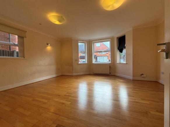 Lounge/ Dining Room