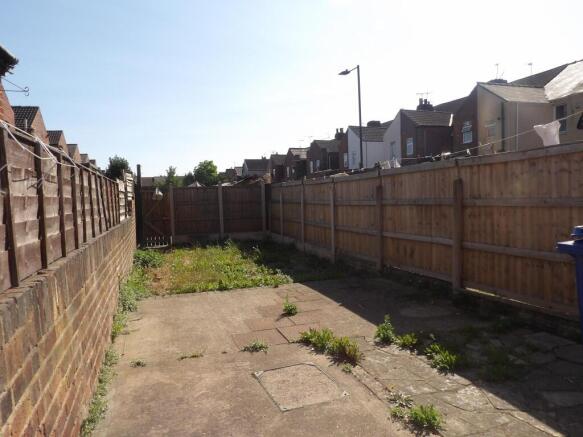 2 bed Terraced to rent Image 9