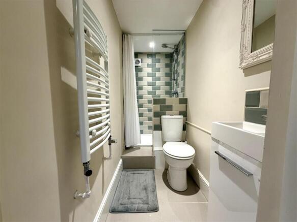 4 bed Terraced for sale Image 8