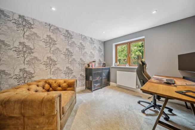 6 bed Detached for sale Image 10