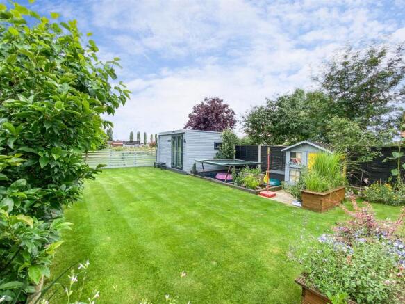Attractive Rear Garden 367