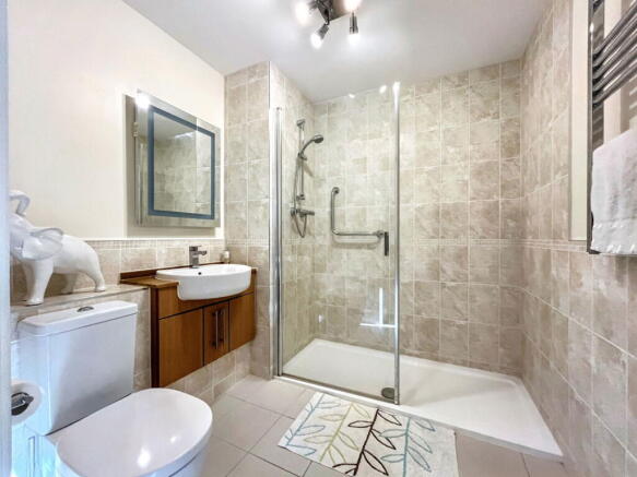 2 bed Apartment for sale Image 10