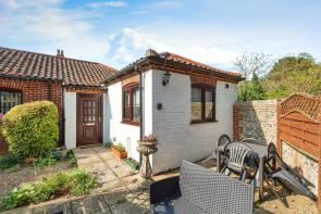 7 9 Gulls Nest, The Street, Holt NR25 7AA