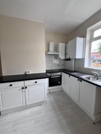 2 bed Terraced to rent Image 4