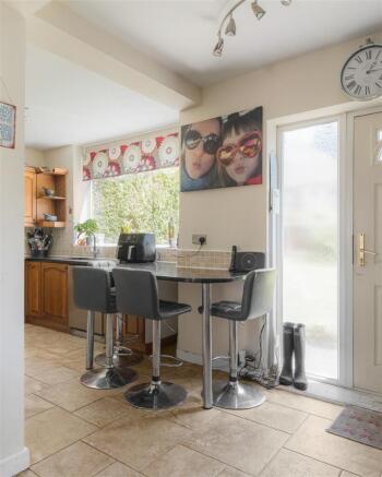 4 bed Semi-Detached for sale Image 8
