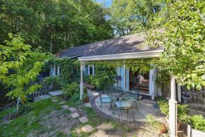 Woodside Cottage, Blackheath Lane, Blackheath, Guildford GU4 8QU