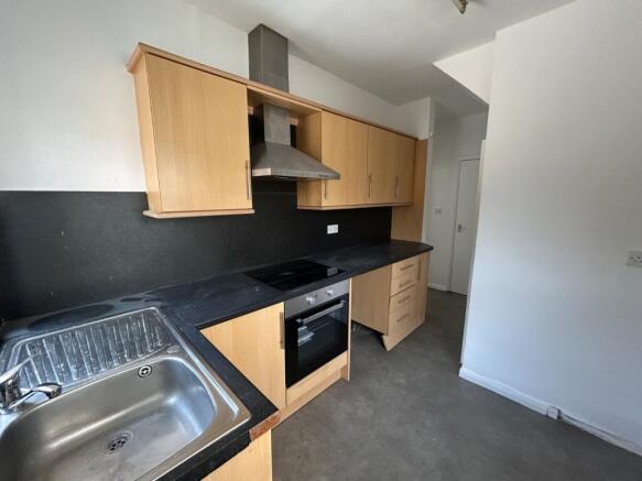3 bed Semi-Detached to rent Image 5