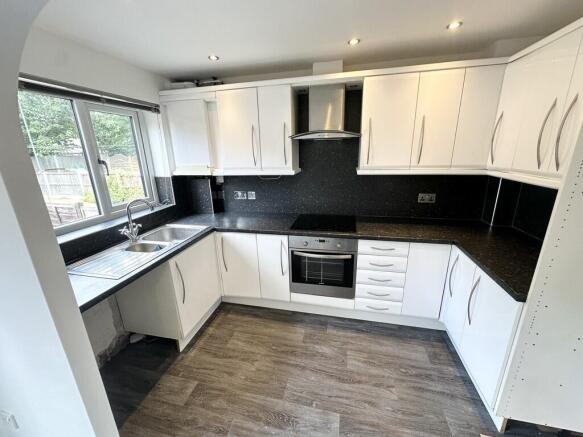 3 bed Town House to rent Image 5