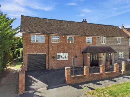 Parkfields, Roydon