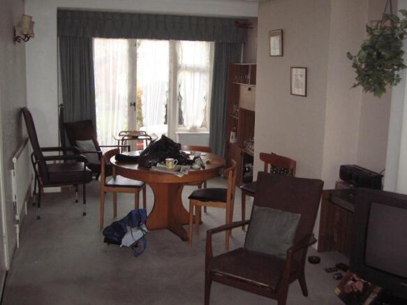 RECP/THRU LOUNGE (B)