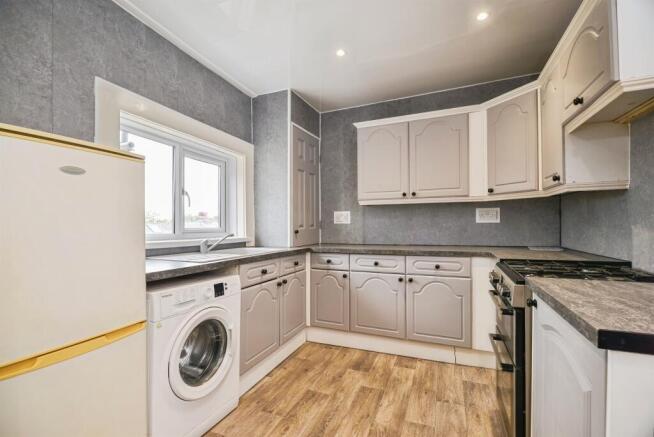 2 bed Flat for sale Image 6