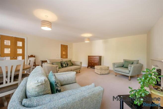 8696184-interior11.jpg
