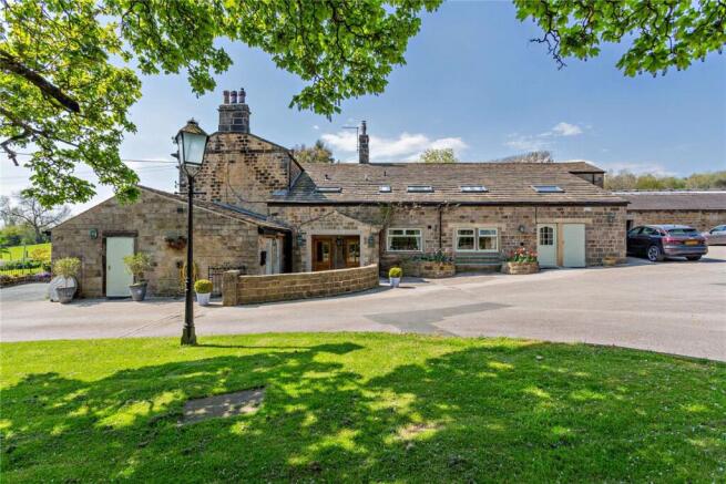 5 bed Detached for sale Image 4