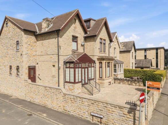 9 bed Detached for sale Image 4