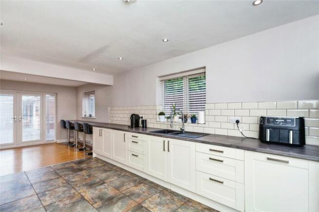 Kitchen/ Dining Room