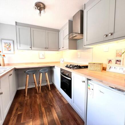 FITTED KITCHEN