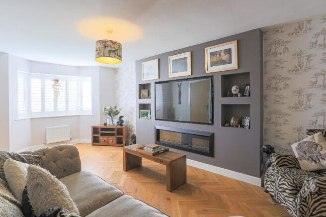 4 bed Detached for sale Image 8