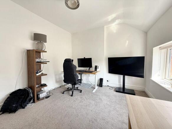 Bedroom 5/Office
