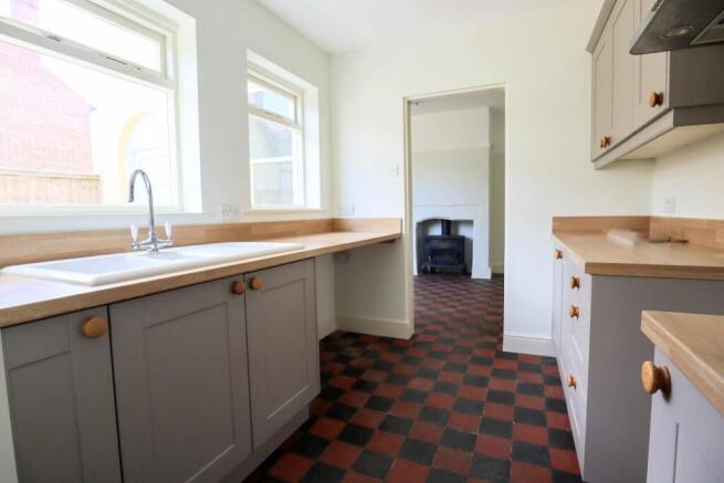 Kitchen (2).jpg